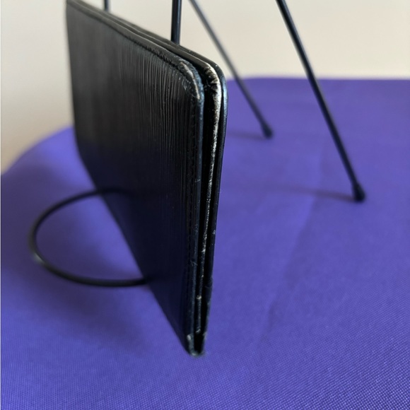 Vintage Louis Vuitton Black Epi Leather Vertical Unisex Wallet. - Picture 8 of 13